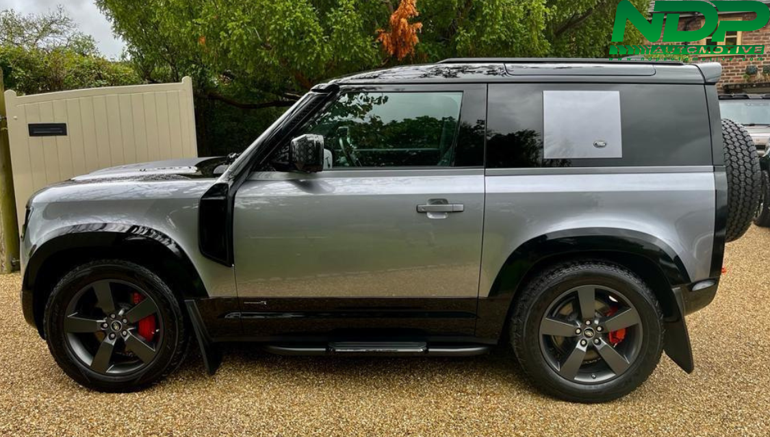 Gloss Black Raised Air Snorkel - Fits 2020+ Defender 90/110/130