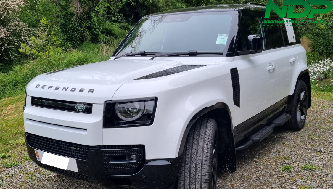 Gloss Black Grille Strip - Fits 2020+ Defender 90/110/130