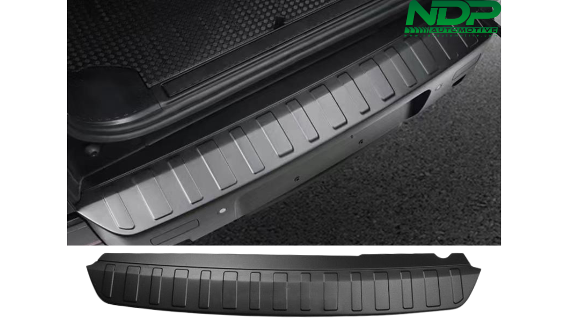 Black XL Aluminium Rear Bumper Protector - Fits 2020+ Defender